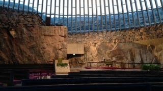 斬新な教会です