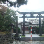 市内のはずれにある神社です。