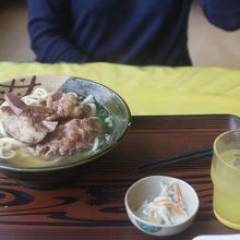 ソーキそばです〜サービスのシークワァーサージュースも美味でし