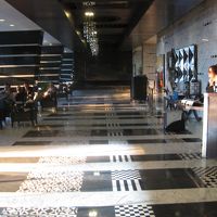 シックでモダンなロビー