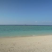 １１月の瀬底ビーチ。静か。