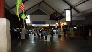 バリ　ングラ・ライ空港