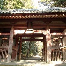 応仁の乱の兵火を免れた唯一の建造物の仁王門