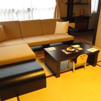 青森の特産品を使用した家具や調度品のあるお部屋