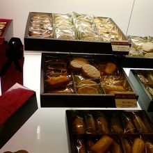 定番のフィナンシェ類。