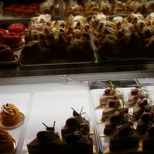 すばらしい生ケーキたち。