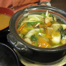 レストランの土鍋ごはんです。