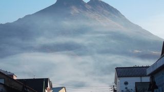 朝霧の由布岳・・感動ものです！