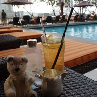 プールサイドで記念撮影！