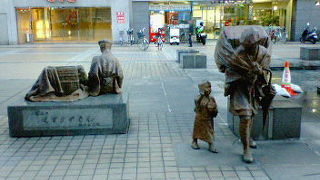 飲食店街の他、旅行者が活用できる施設も多い富山駅前ビル