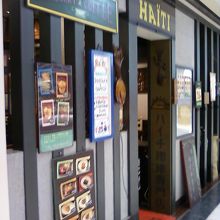 お店の入り口そばです。