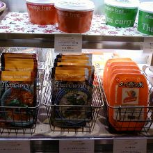 レトルトのタイ米まであります。