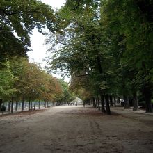 リュクサンブル公園からモンパルナスに歩いて行く