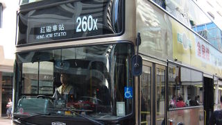 二階建てバスは、英国だけでなく、香港でも見ることができます。