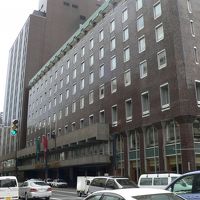 本館（車寄せ）側の外観です