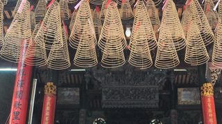 ぐるぐるお線香のお寺