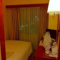 お部屋はコンパクトですが必要最小限のものはそろっています