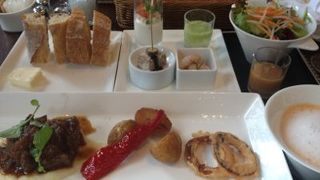 セントレジスホテル１階にあるフレンチビストロ