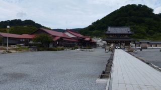 恐山菩提寺 --- 霊場「恐山」の中心にある寺院です。境内には温泉もあります。