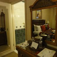 お水のボトルが毎日補充されます