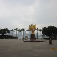 近くで海沿いを散歩できます