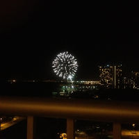ヒルトンの花火大会が見えます
