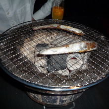 お通しも自分で炙ります。