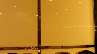 お菓子がファッション性を担っています。