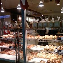 パンの品数豊富です。