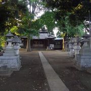 静かな住宅地の中の歴史ある神社