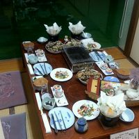 食事部屋とカキコース、これにカキフライ、茶碗蒸し、デザート