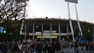 改修前の国立競技場。最後のラグビー早明戦。