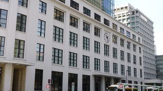 記念切手やグッズの販売も