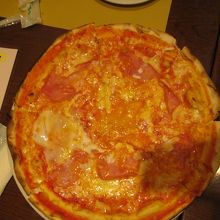 半熟卵のピザ
