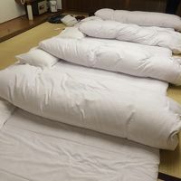布団は4人並べてくださいました。