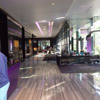 ロビー。静かで光ものの高級感はある