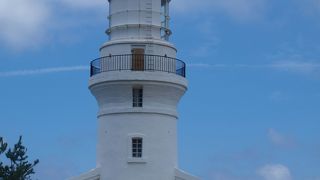 青い空に白い灯台！