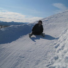 童心に帰ってそり遊び？！