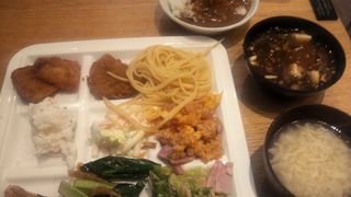 ランチは1000円で食べ放題