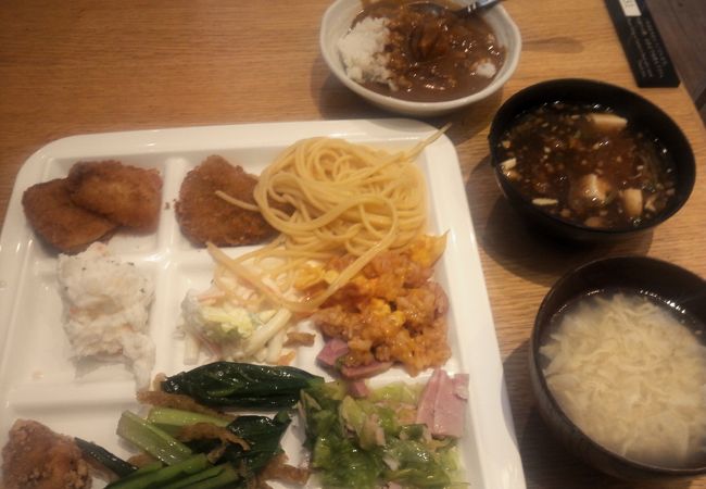 ランチは1000円で食べ放題