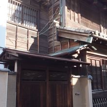 樋口一葉ゆかりの質屋