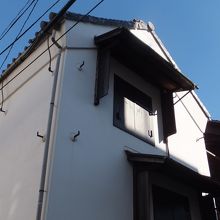 質屋らしい建物