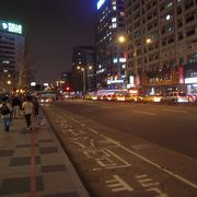 台北101に行くために市政府駅から無料シャトルバスに乗った