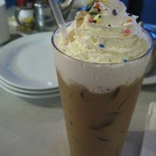 カフェオレもクリームたっぷり