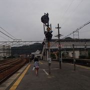 ホーム上で、智頭線の普通列車にスムーズに乗れるように配慮されていています。改札口では、SUICAが使えませんが、丁寧に対応してもらえるので、安心です。