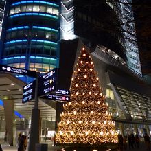 クリスマスツリーイルミネーション