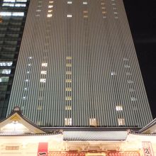 オフィスビルとドッキング