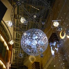 ビル内も光の演出