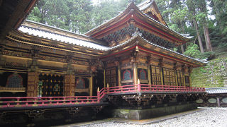 金張りが美しい。