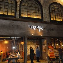 ハミルトンホテル裏側の通り